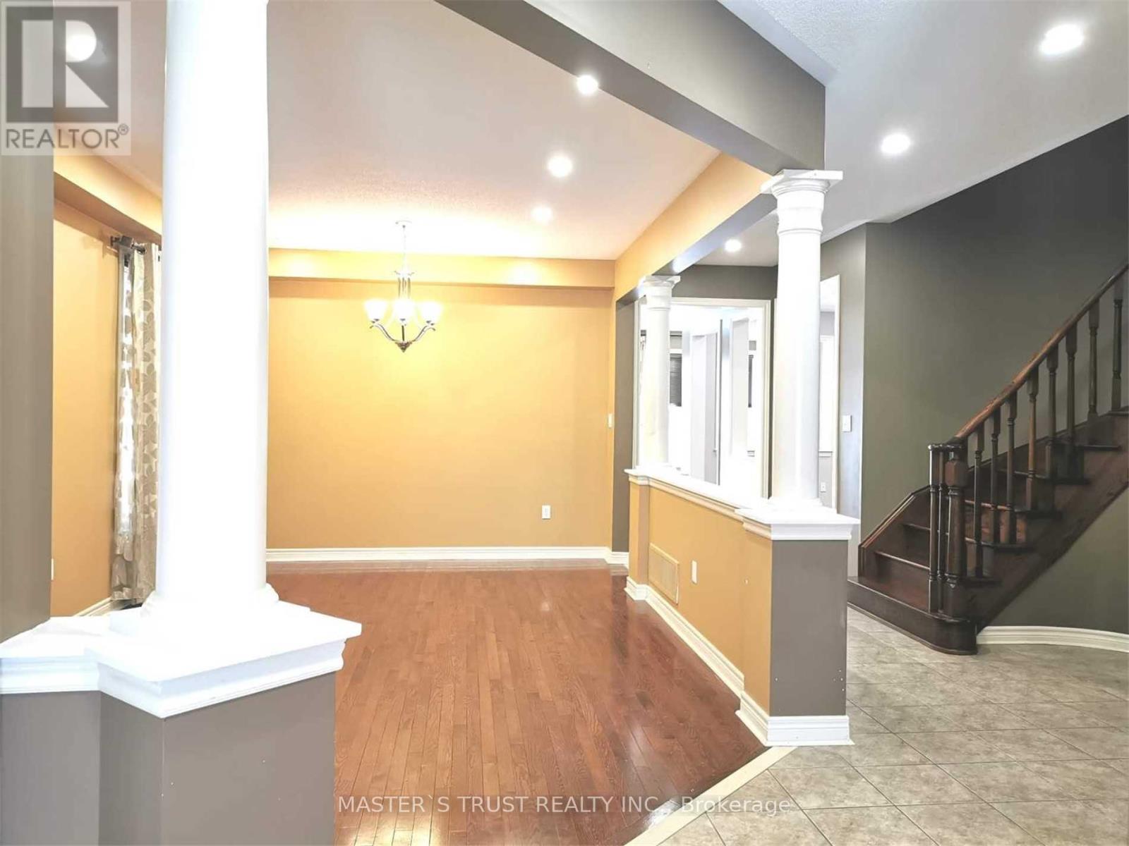 213 River Ridge Boulevard, Aurora, Ontario L4G 7T7 - Photo 3 - N13570090