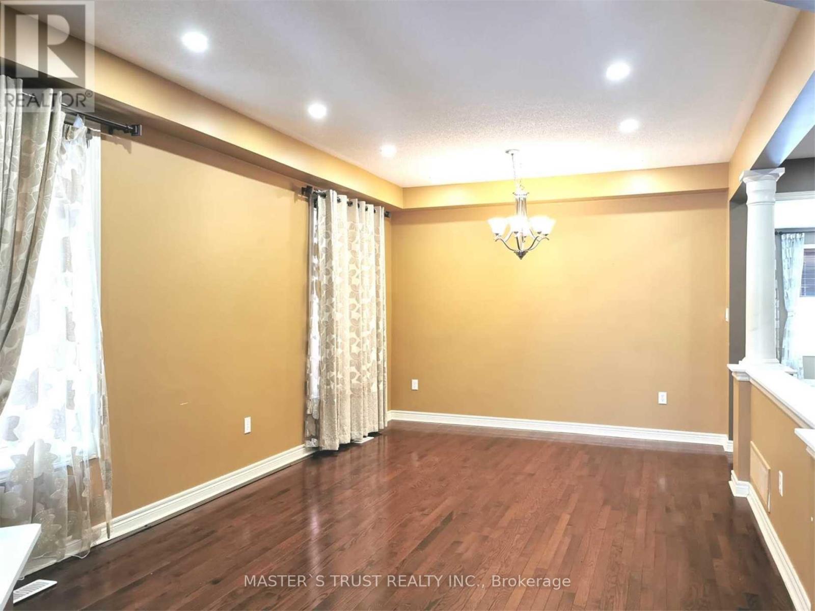 213 River Ridge Boulevard, Aurora, Ontario L4G 7T7 - Photo 4 - N13570090