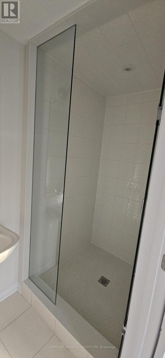 5911 Saigon Street, Mississauga, Ontario L5V 0E9 - Photo 4 - W13570012
