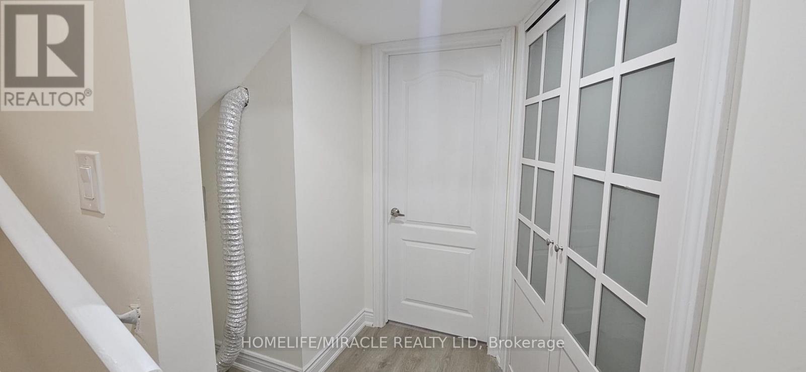 5911 Saigon Street, Mississauga, Ontario L5V 0E9 - Photo 5 - W13570012