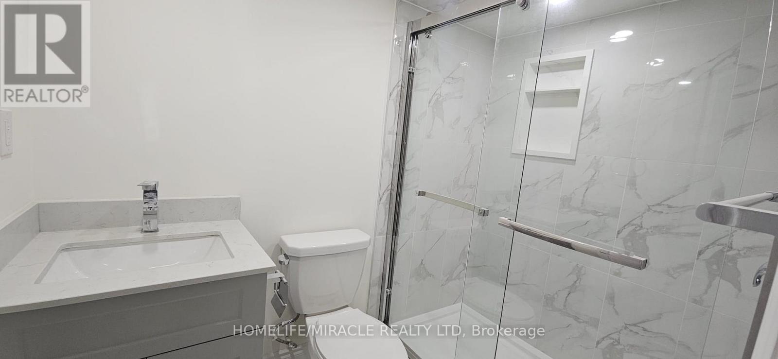 5911 Saigon Street, Mississauga, Ontario L5V 0E9 - Photo 6 - W13570012