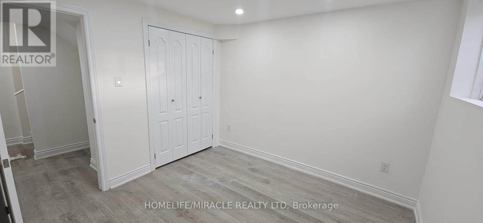 5911 Saigon Street, Mississauga, Ontario L5V 0E9 - Photo 7 - W13570012