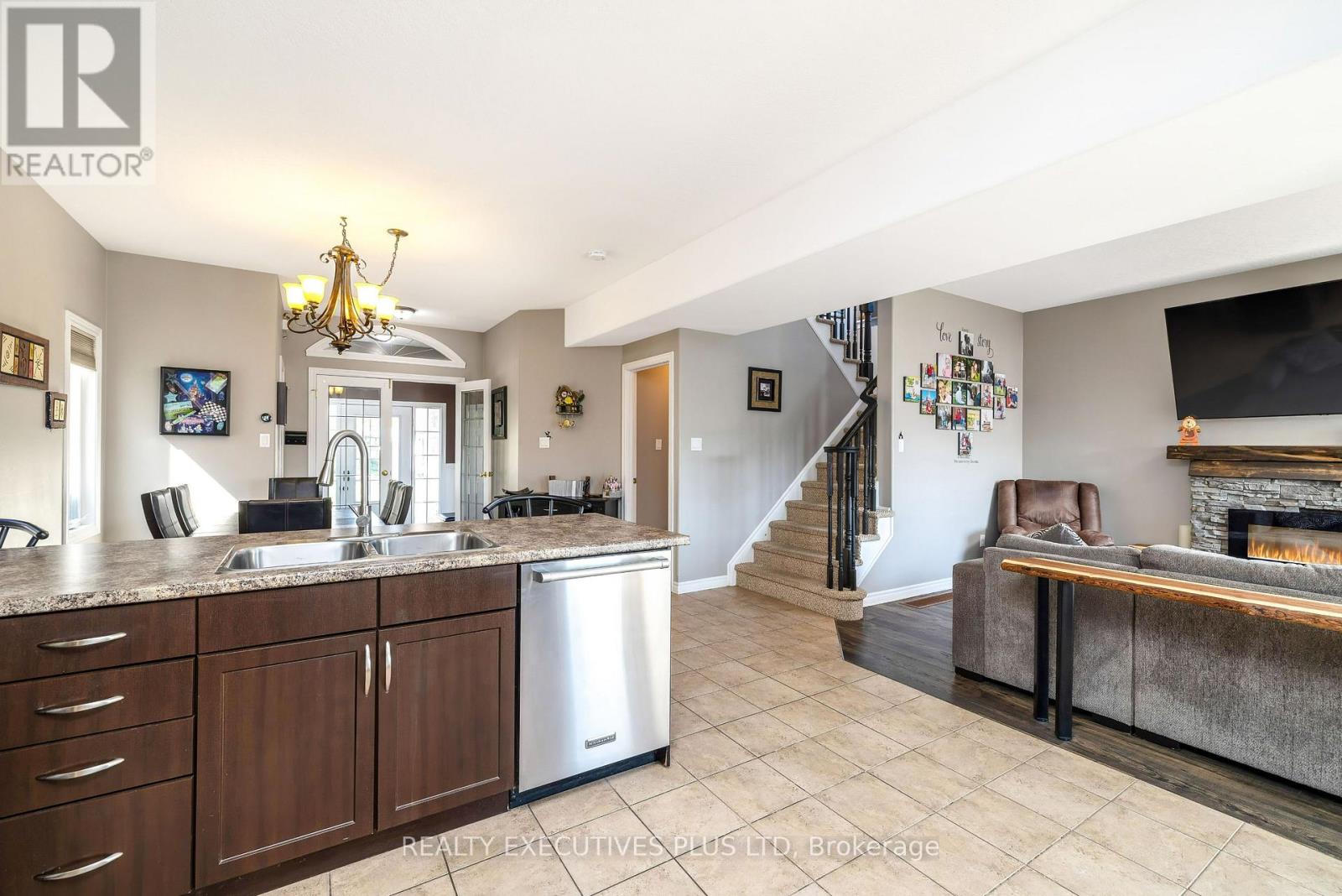 56 Dinnick Crescent, Orangeville, Ontario L9W 0B7 - Photo 10 - W13570054