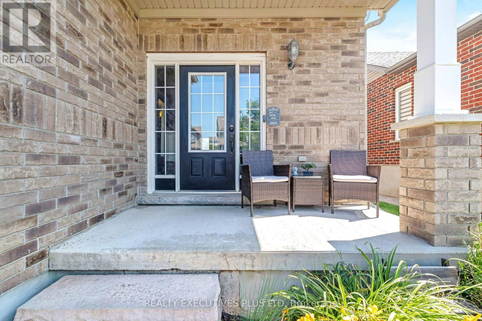 56 Dinnick Crescent, Orangeville, Ontario L9W 0B7 - Photo 3 - W13570054
