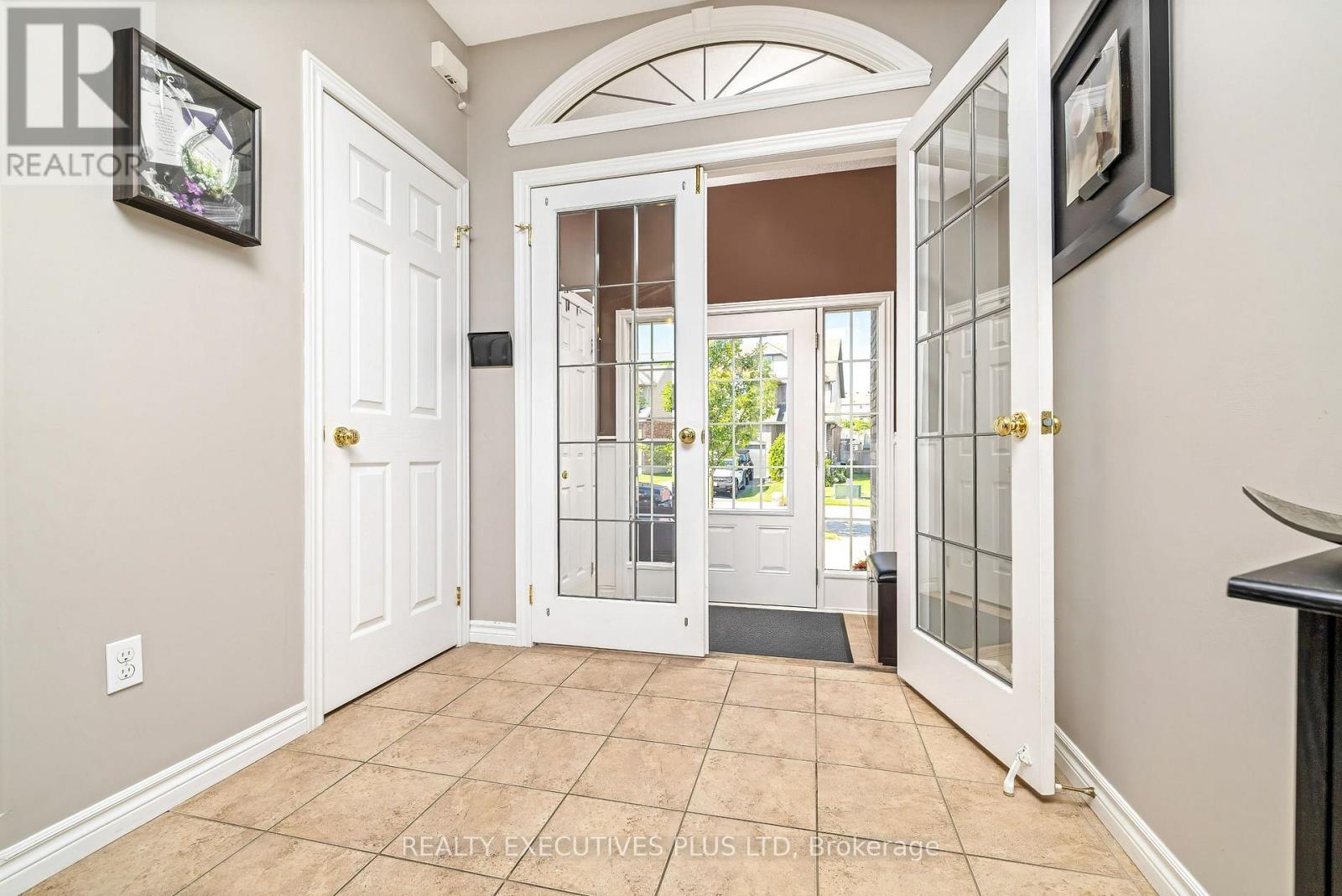 56 Dinnick Crescent, Orangeville, Ontario L9W 0B7 - Photo 4 - W13570054