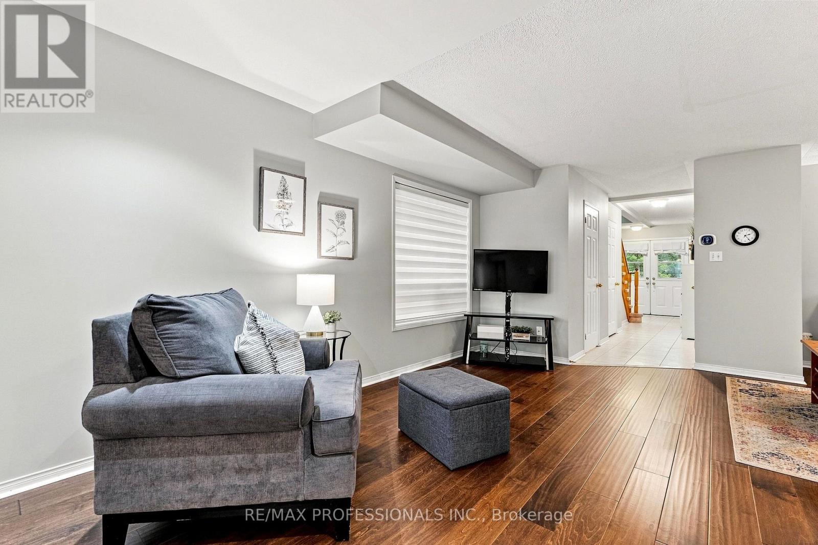137 Dominion Gardens Drive, Halton Hills, Ontario L7G 6B6 - Photo 10 - W13570058