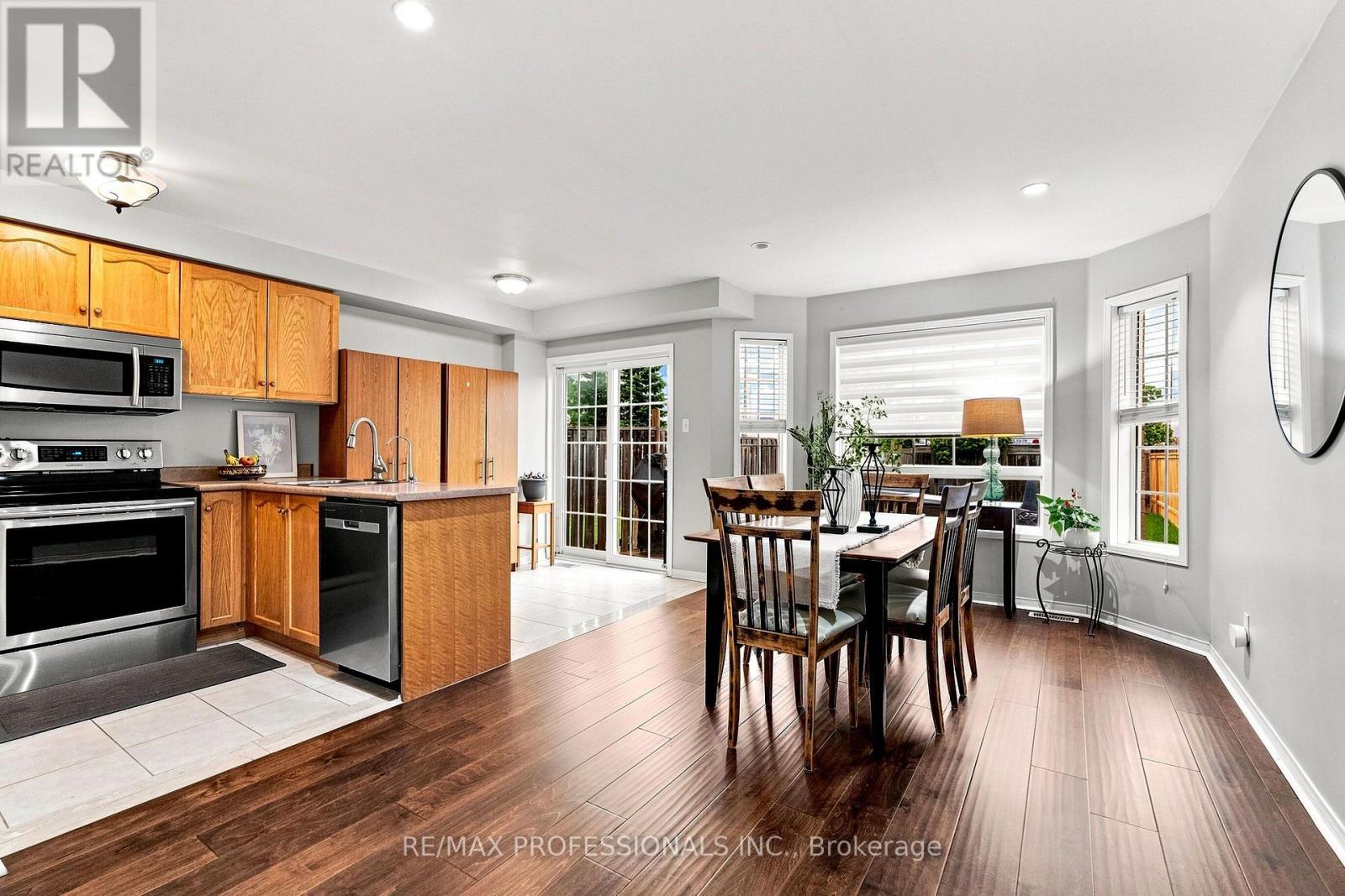 137 Dominion Gardens Drive, Halton Hills, Ontario L7G 6B6 - Photo 12 - W13570058