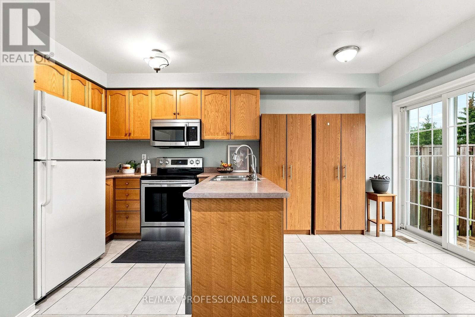 137 Dominion Gardens Drive, Halton Hills, Ontario L7G 6B6 - Photo 13 - W13570058