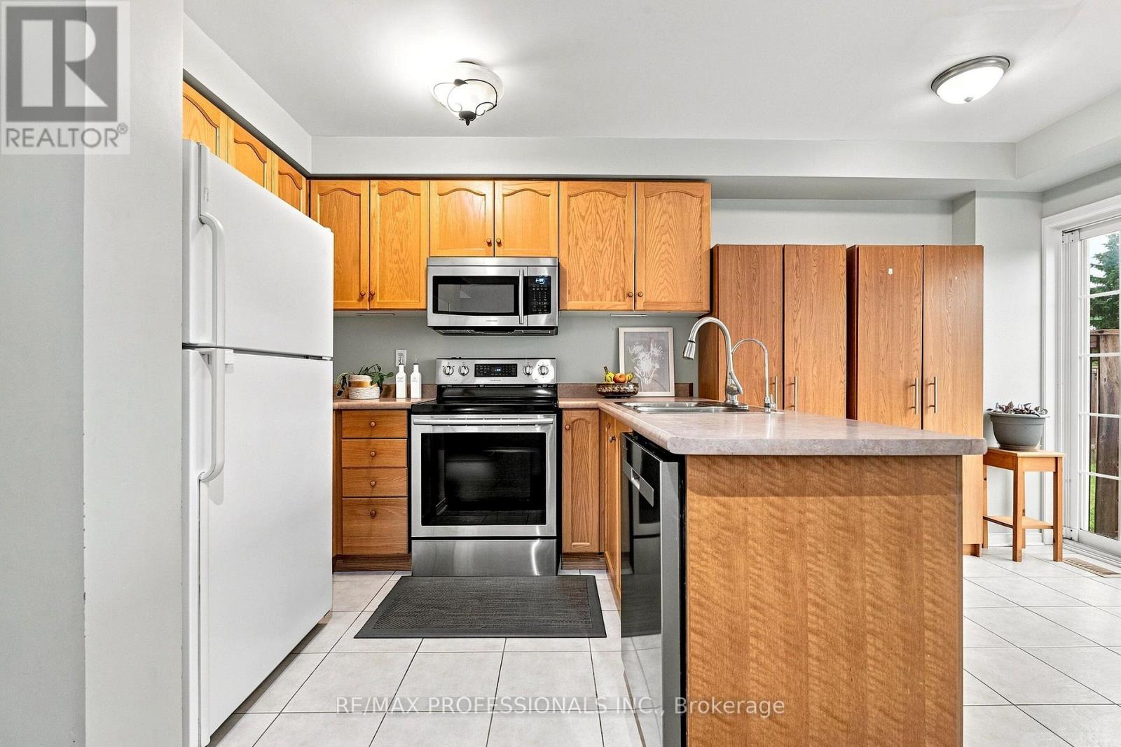 137 Dominion Gardens Drive, Halton Hills, Ontario L7G 6B6 - Photo 14 - W13570058