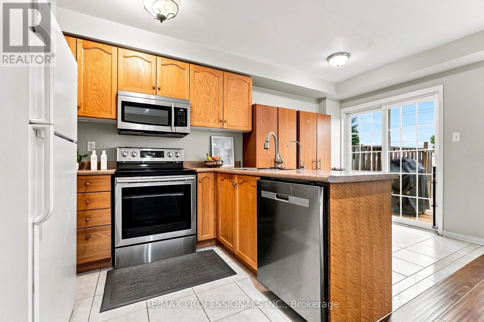 137 Dominion Gardens Drive, Halton Hills, Ontario L7G 6B6 - Photo 15 - W13570058