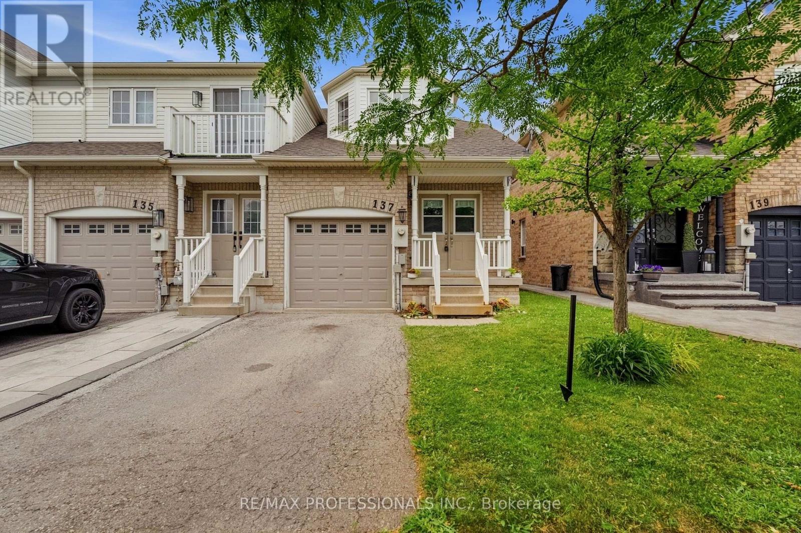 137 Dominion Gardens Drive, Halton Hills, Ontario L7G 6B6 - Photo 2 - W13570058