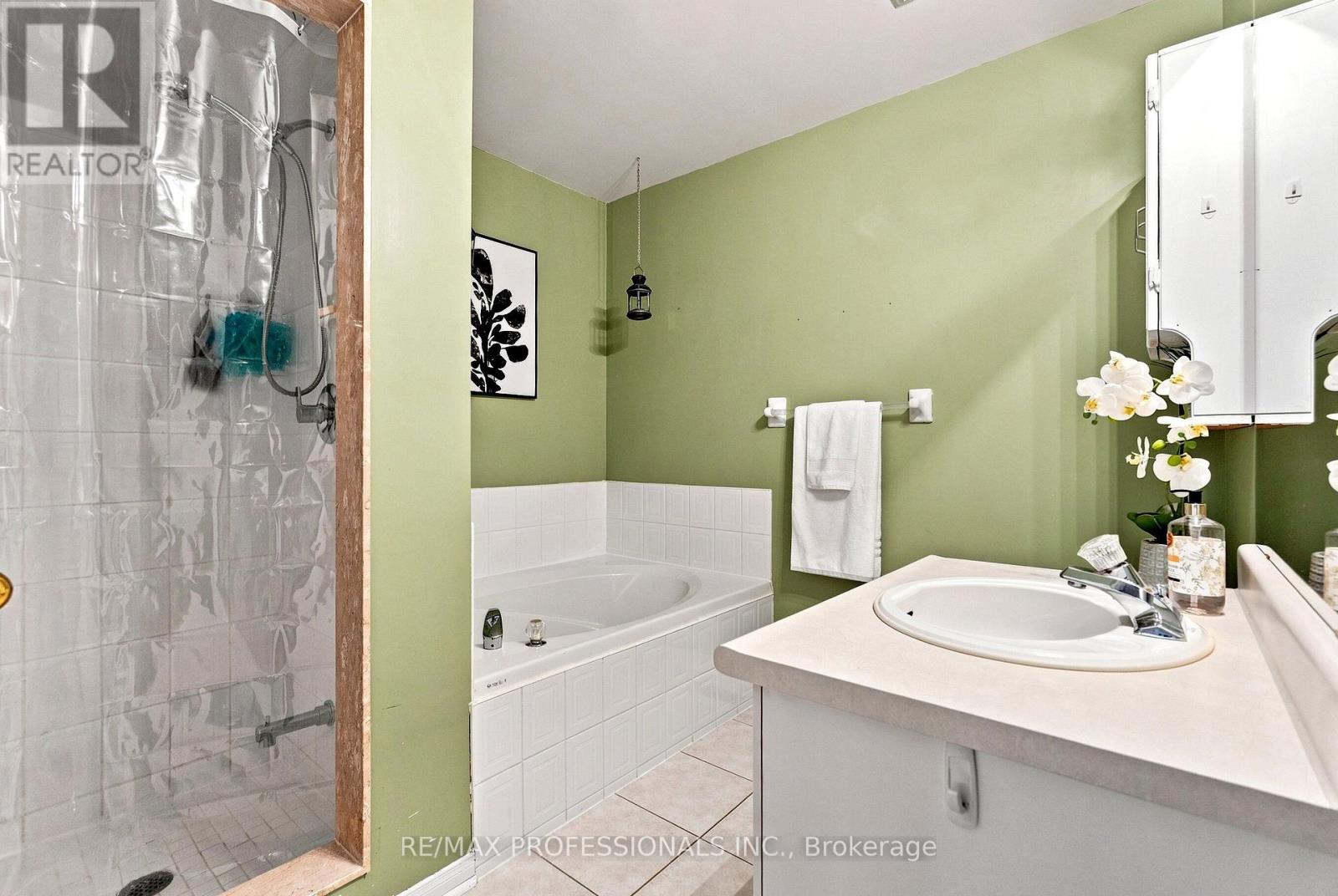 137 Dominion Gardens Drive, Halton Hills, Ontario L7G 6B6 - Photo 24 - W13570058