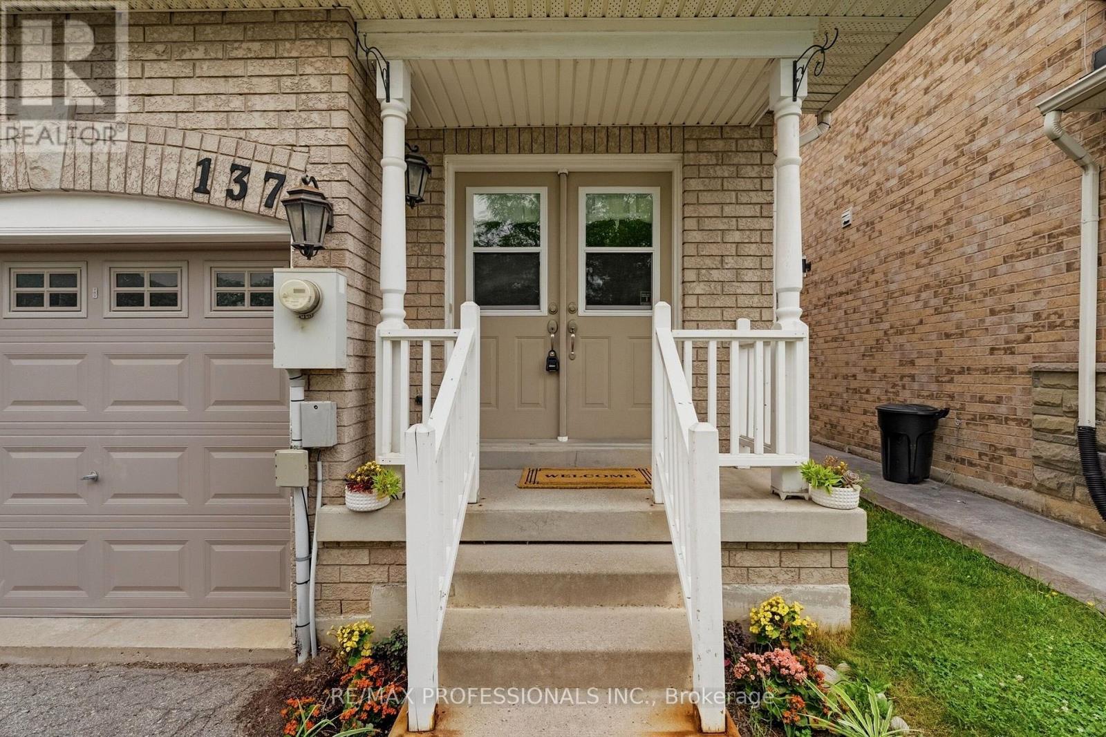 137 Dominion Gardens Drive, Halton Hills, Ontario L7G 6B6 - Photo 3 - W13570058