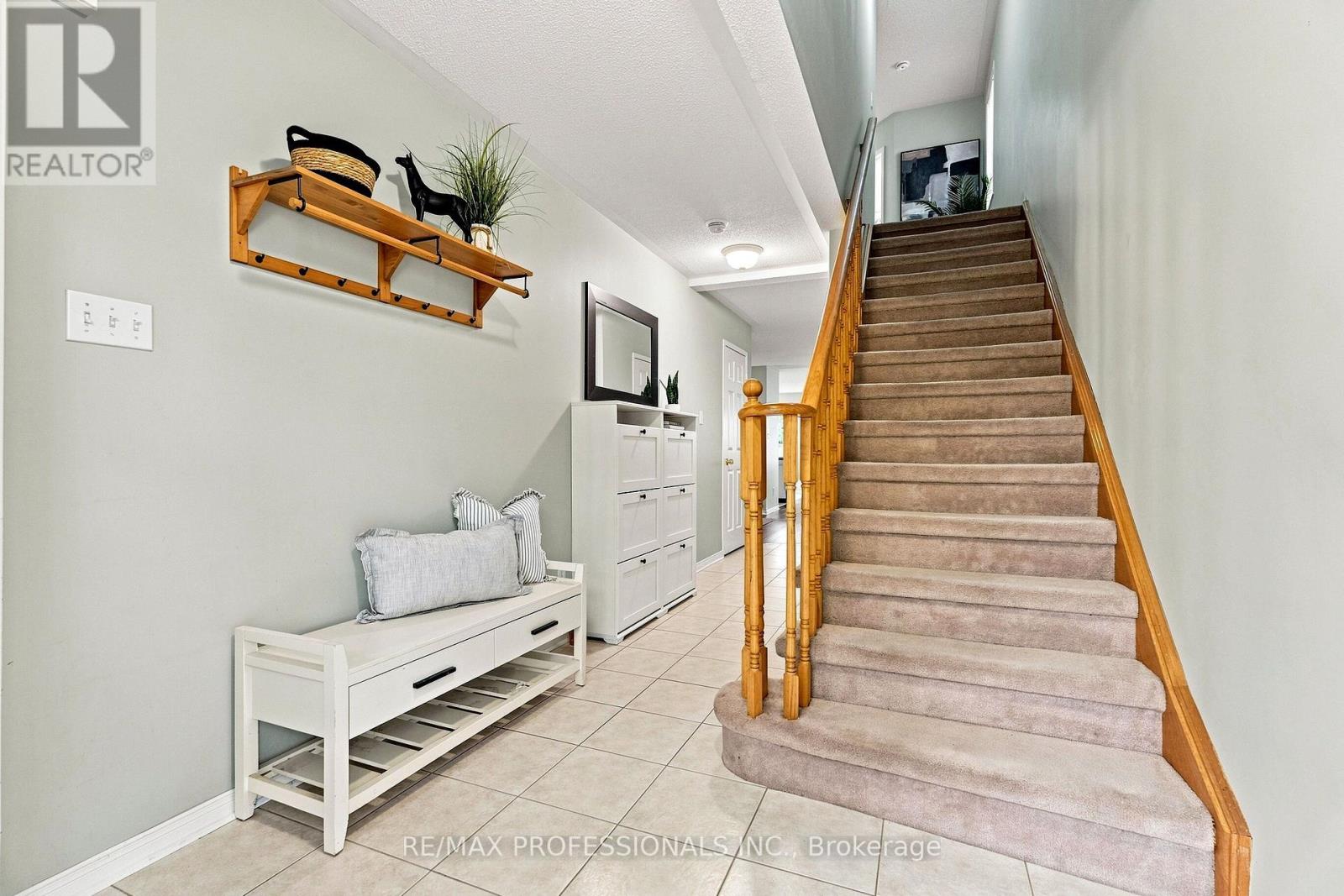 137 Dominion Gardens Drive, Halton Hills, Ontario L7G 6B6 - Photo 6 - W13570058