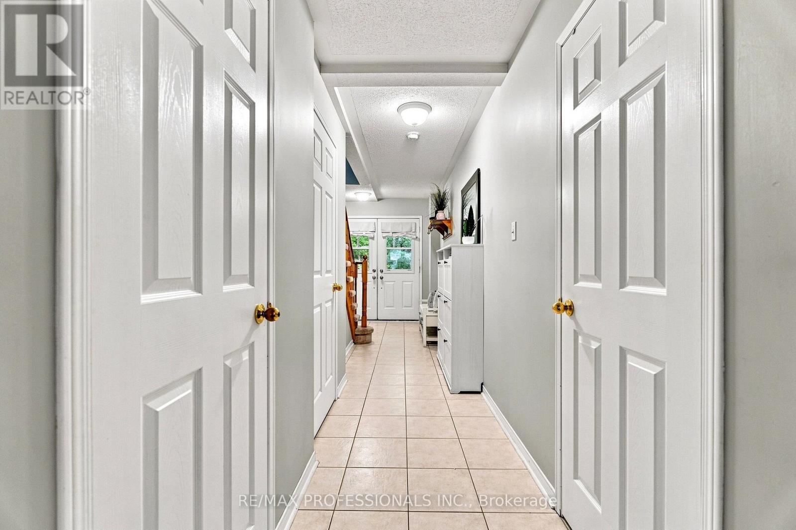 137 Dominion Gardens Drive, Halton Hills, Ontario L7G 6B6 - Photo 7 - W13570058