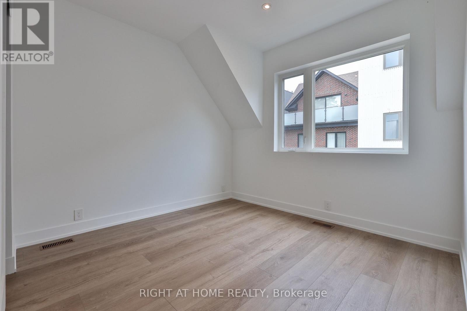 Laneway House - 266 Indian Grove, Toronto, Ontario M6P 2H5 - Photo 13 - W13570118