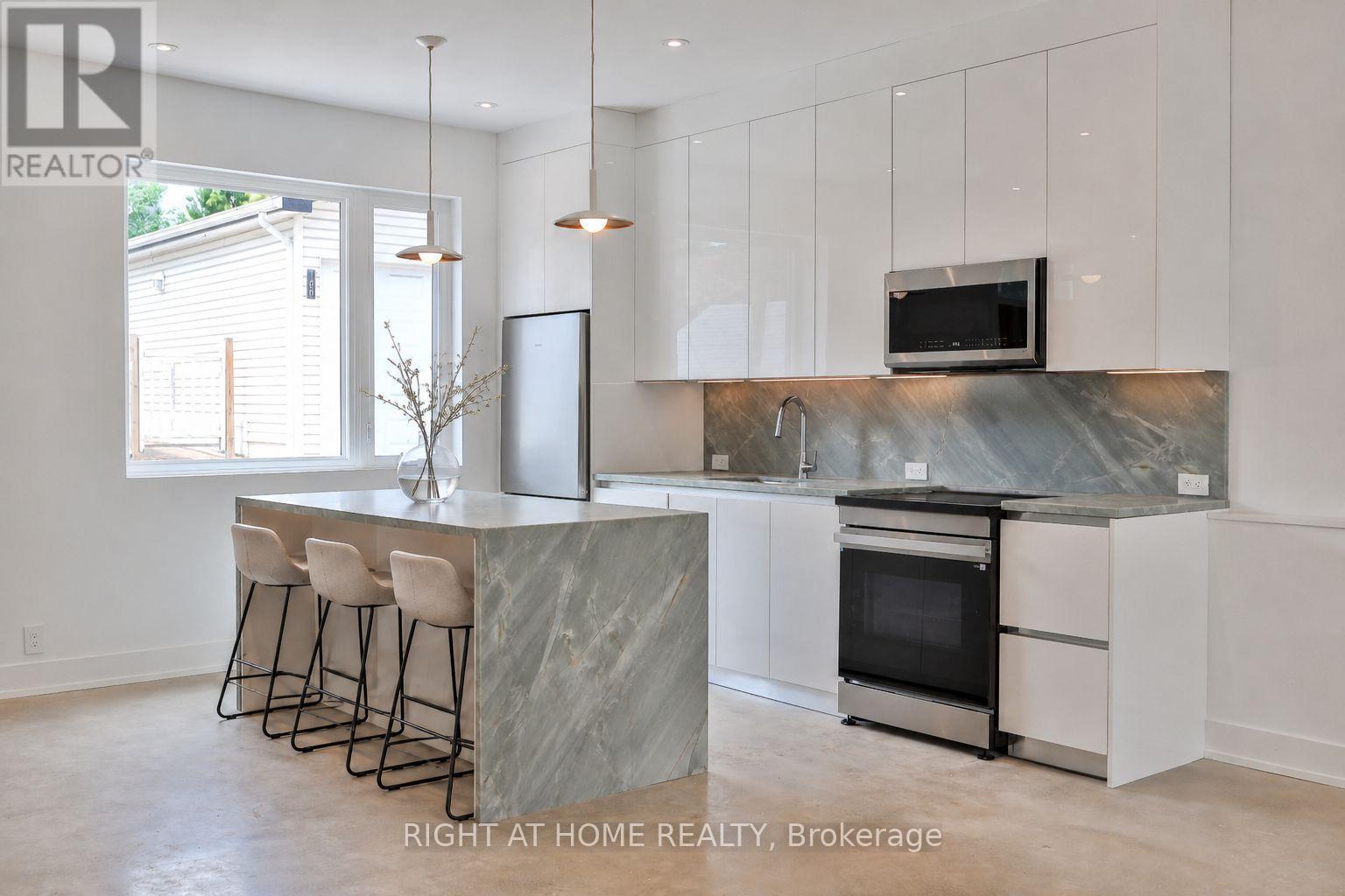 Laneway House - 266 Indian Grove, Toronto, Ontario M6P 2H5 - Photo 2 - W13570118