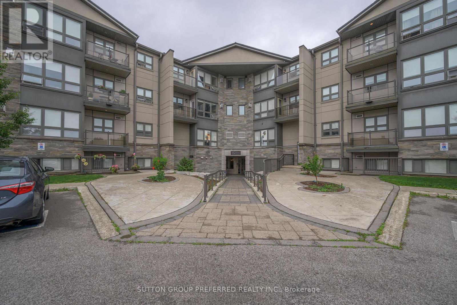 202 - 15 JACKSWAY CRESCENT, London North (North G)