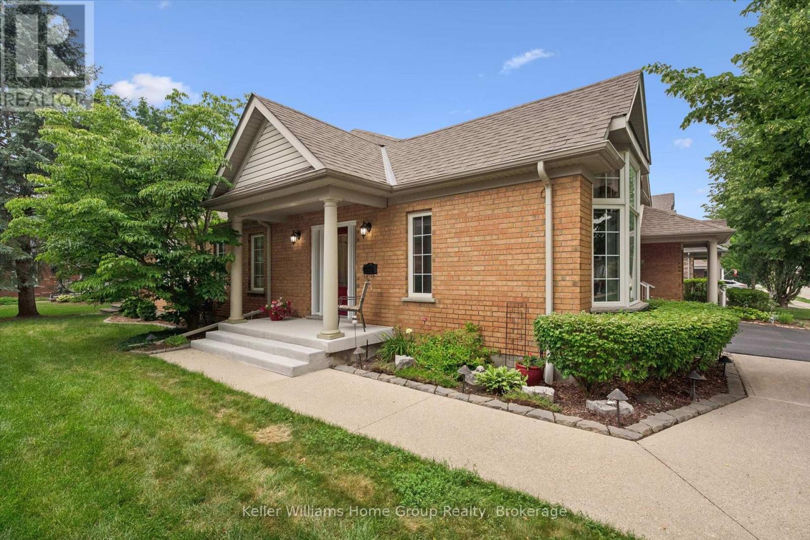 9 Magnolia Lane, Guelph, Ontario  N1G 4X1 - Photo 3 - X13570226
