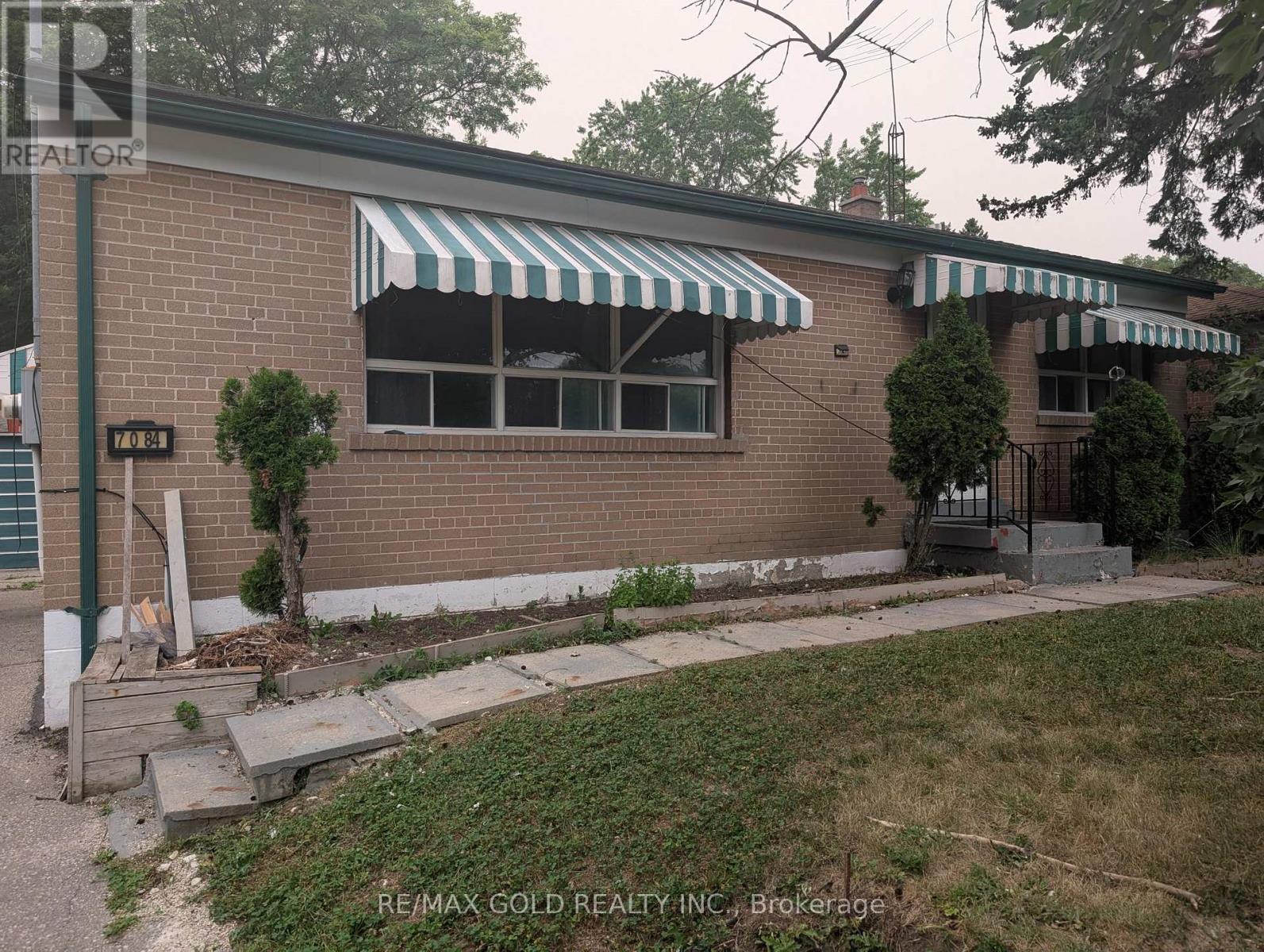 7084 Minotola Avenue, Mississauga, Ontario  L4T 2S8 - Photo 9 - W13154892