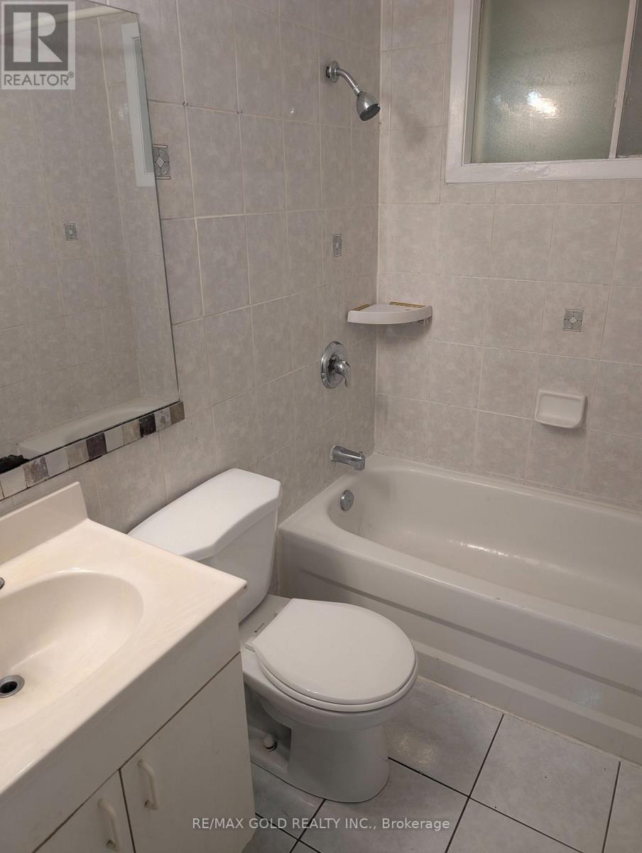 7084 Minotola Avenue, Mississauga, Ontario  L4T 2S8 - Photo 8 - W13154892