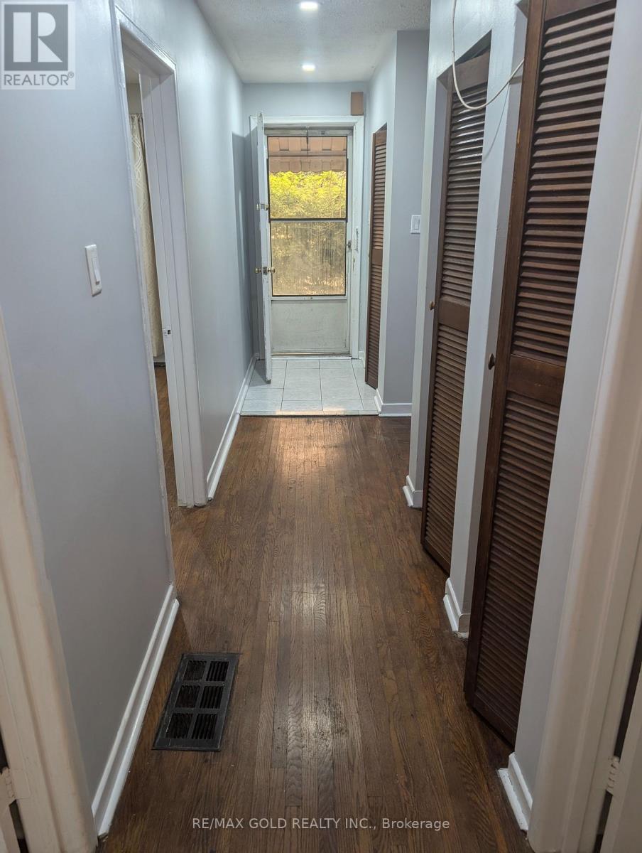7084 Minotola Avenue, Mississauga, Ontario  L4T 2S8 - Photo 7 - W13154892