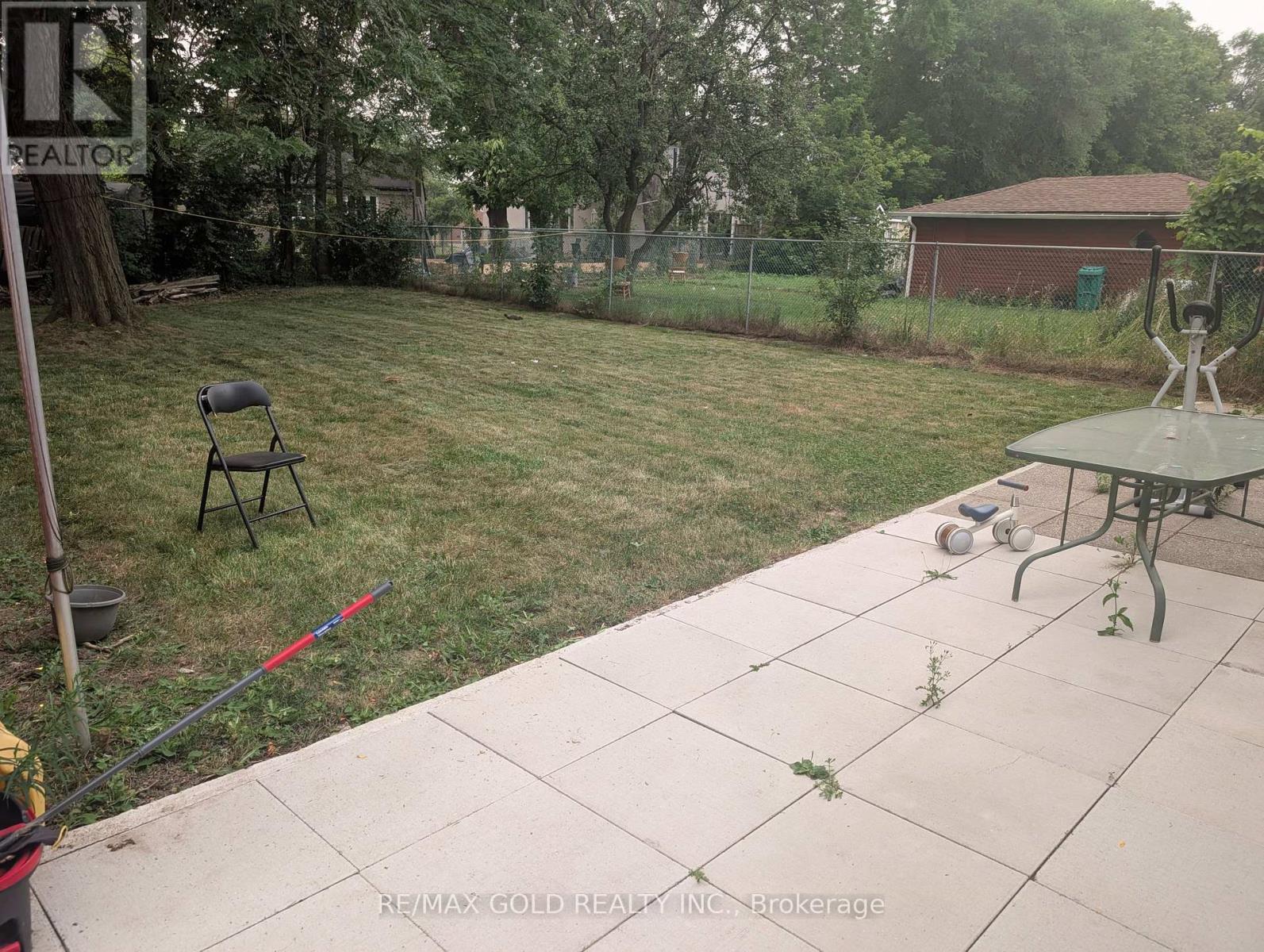 7084 Minotola Avenue, Mississauga, Ontario  L4T 2S8 - Photo 11 - W13154892