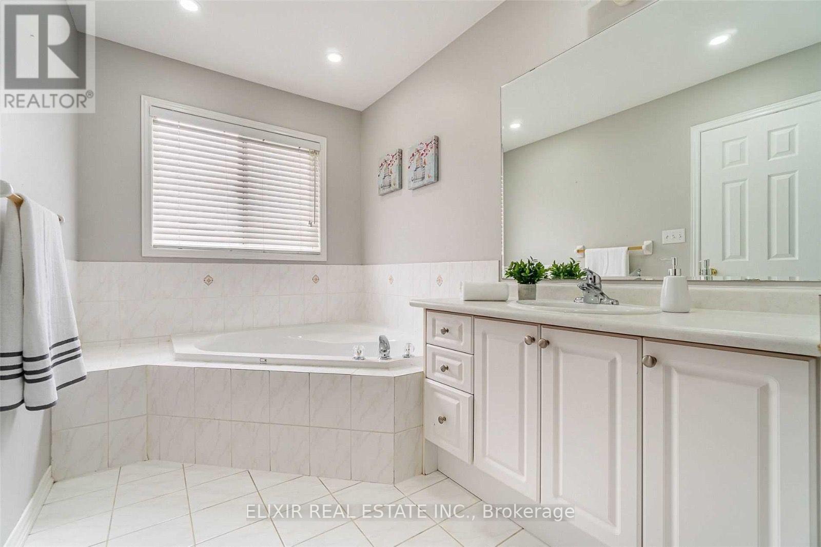 Upper Level - 29 Timbertop Crescent, Brampton, Ontario  L6R 3J1 - Photo 22 - W13570182