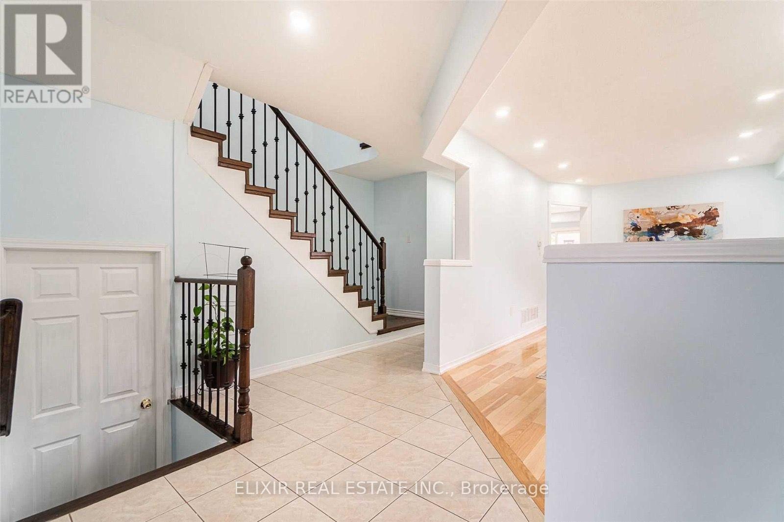 Upper Level - 29 Timbertop Crescent, Brampton, Ontario  L6R 3J1 - Photo 5 - W13570182