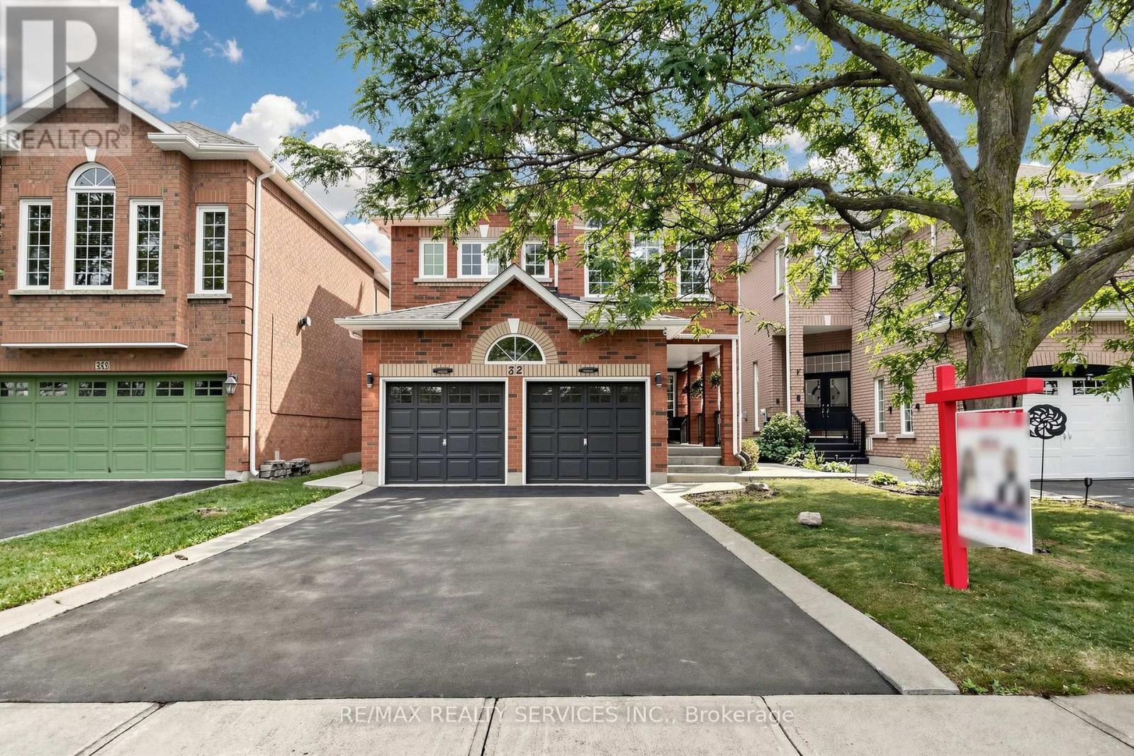 32 Hillpath Crescent, Brampton, Ontario  L6Z 4T9 - Photo 3 - W13570200