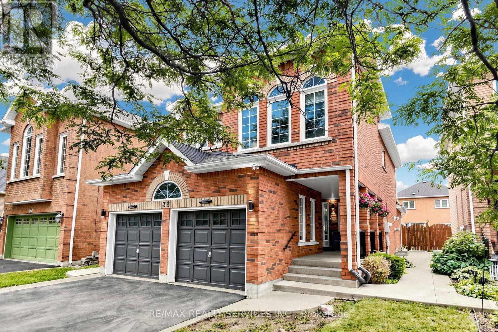 32 Hillpath Crescent, Brampton, Ontario  L6Z 4T9 - Photo 4 - W13570200