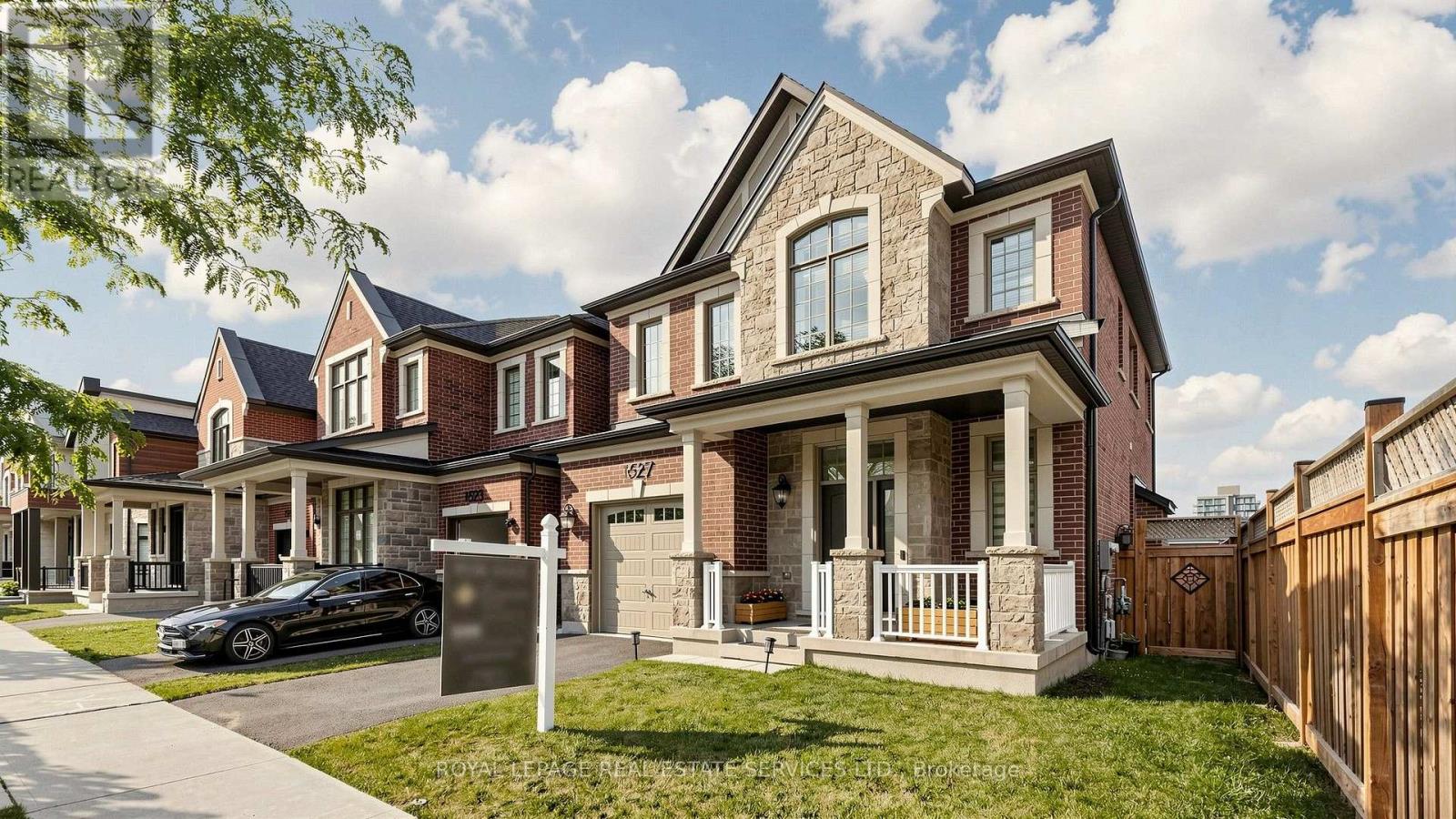 1527 Varelas Passage, Oakville, Ontario  L6H 3S2 - Photo 2 - W13570228