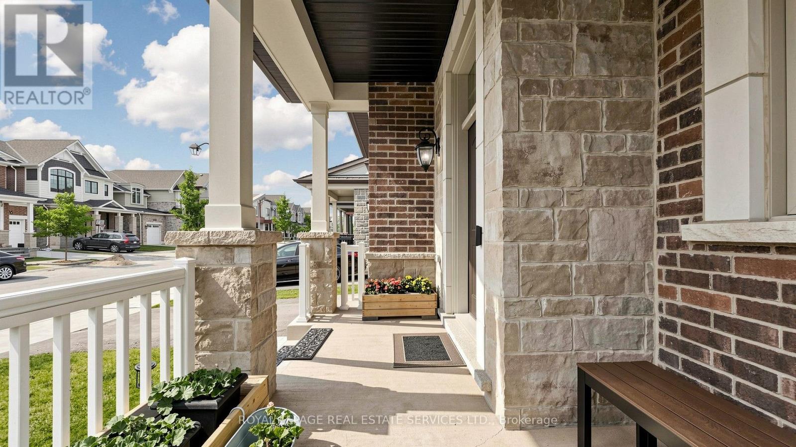 1527 Varelas Passage, Oakville, Ontario  L6H 3S2 - Photo 3 - W13570228