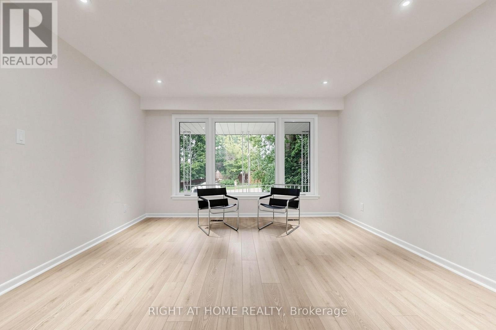 6 Colonnade Road, Toronto, Ontario M2K 2L5 - Photo 2 - C13570284
