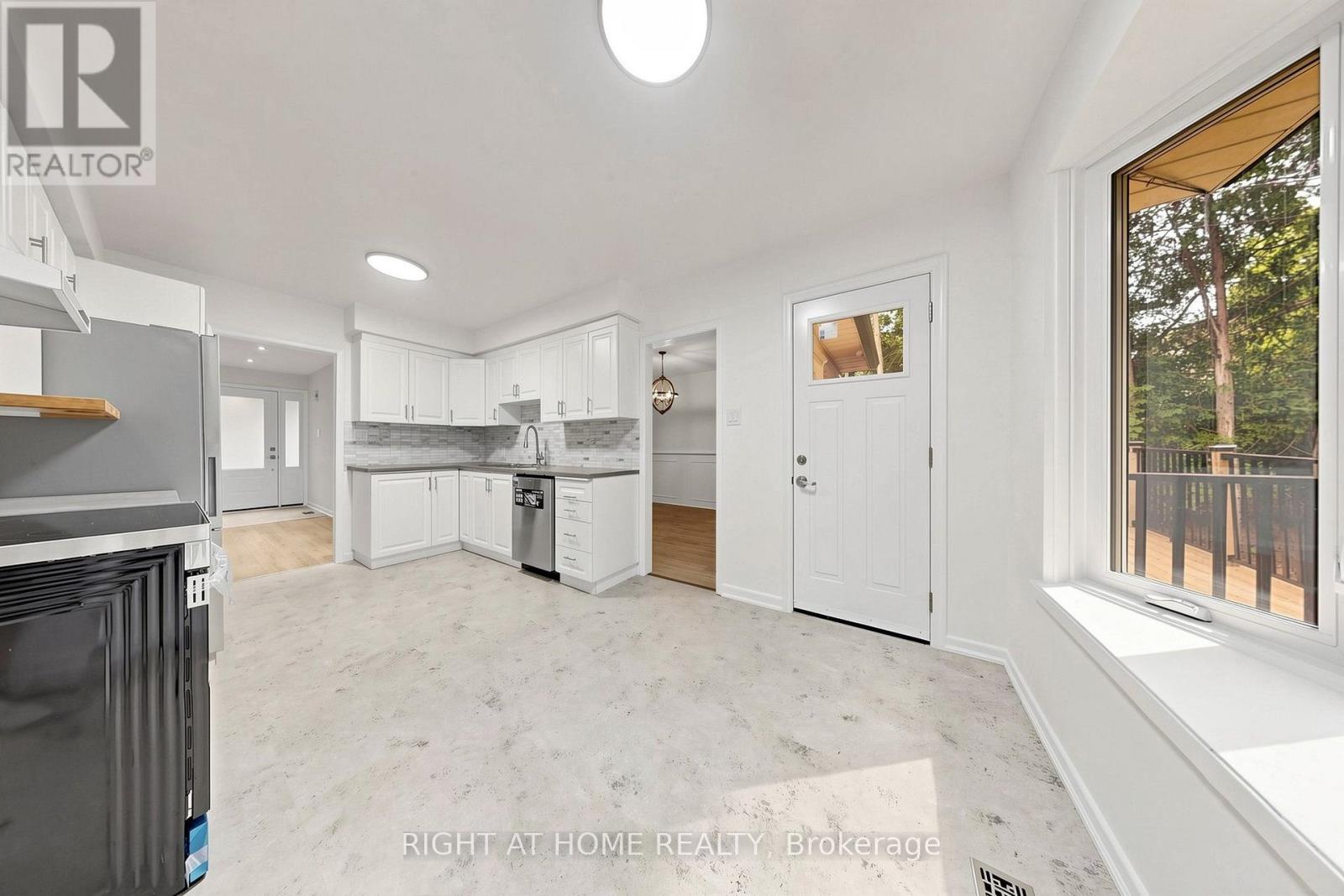 6 Colonnade Road, Toronto, Ontario M2K 2L5 - Photo 4 - C13570284