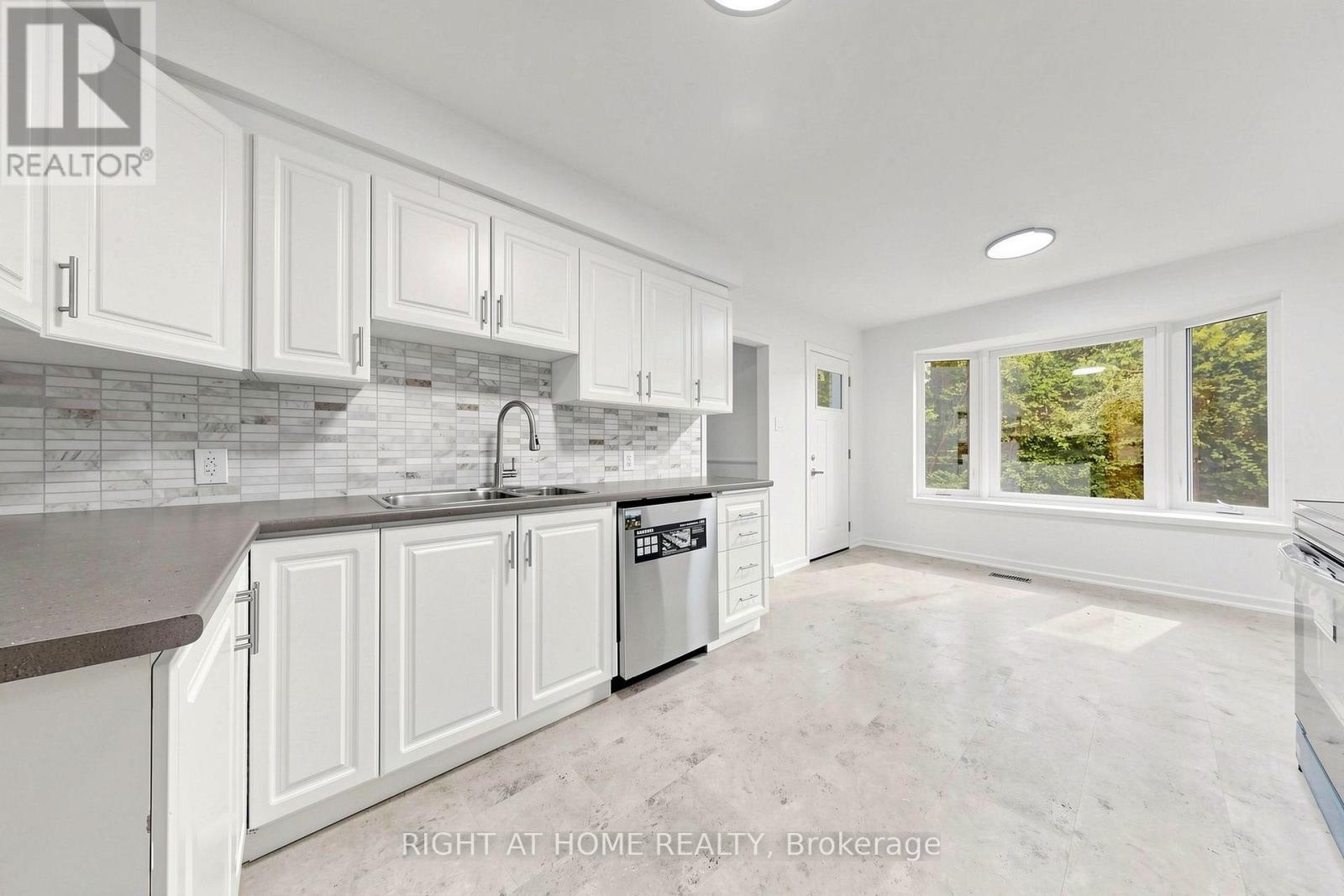 6 Colonnade Road, Toronto, Ontario M2K 2L5 - Photo 5 - C13570284