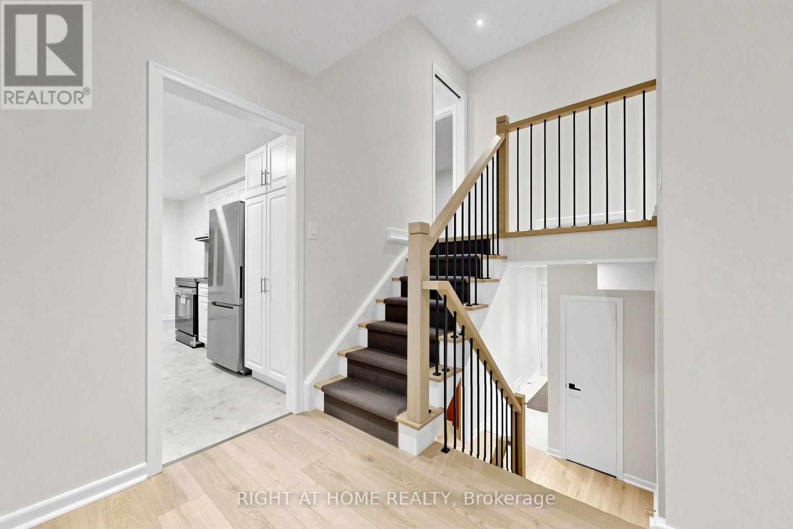 6 Colonnade Road, Toronto, Ontario M2K 2L5 - Photo 7 - C13570284