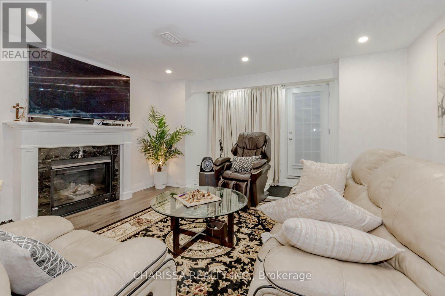 3321 Mintwood Circle, Oakville, Ontario  L6H 7C3 - Photo 2 - W13570288