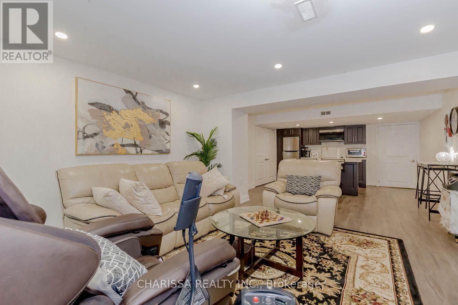3321 Mintwood Circle, Oakville, Ontario  L6H 7C3 - Photo 4 - W13570288