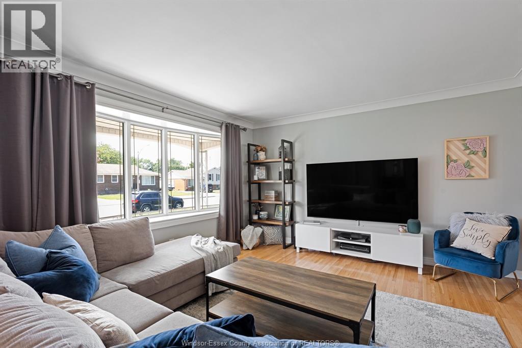 2584 Rivard Ave, Windsor, Ontario  N8T 2H3 - Photo 4 - 26016932