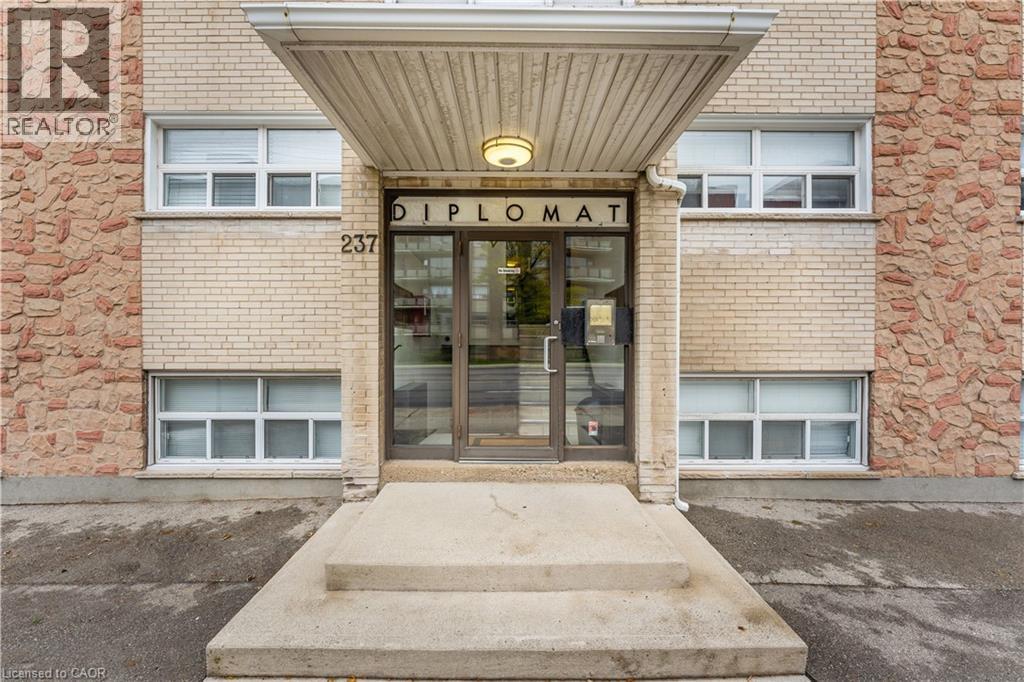 237 Mohawk Road E Unit# 16, Hamilton, Ontario  L9A 2H5 - Photo 4 - 40848685