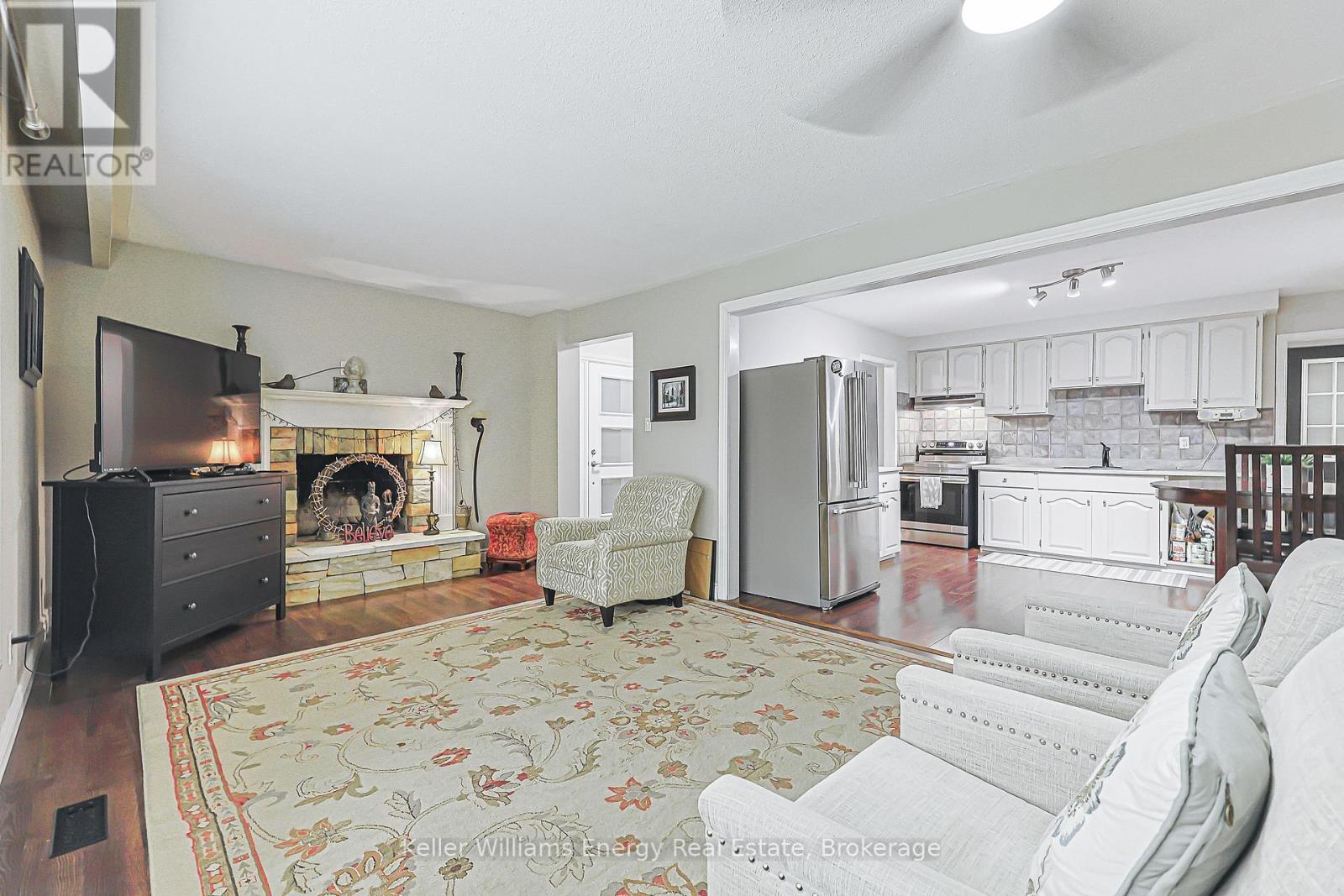 812 Douglas Avenue, Pickering, Ontario  L1W 1N3 - Photo 5 - E13570396