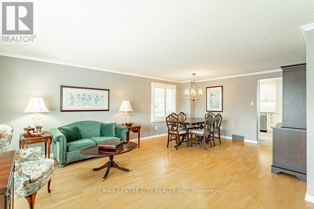 39 Bonnybank Court, Kitchener, Ontario  N2E 3B9 - Photo 11 - X13570340