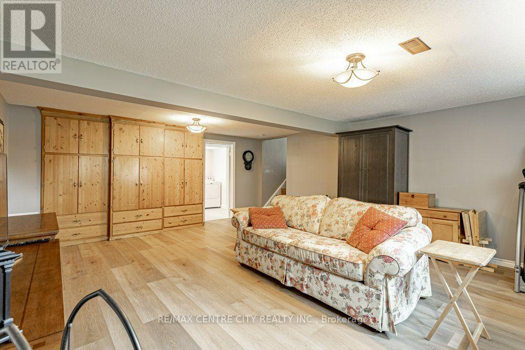 39 Bonnybank Court, Kitchener, Ontario  N2E 3B9 - Photo 27 - X13570340
