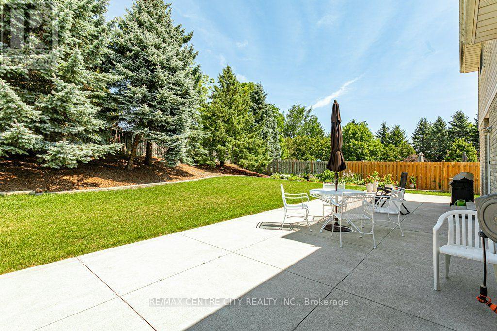 39 Bonnybank Court, Kitchener, Ontario  N2E 3B9 - Photo 32 - X13570340