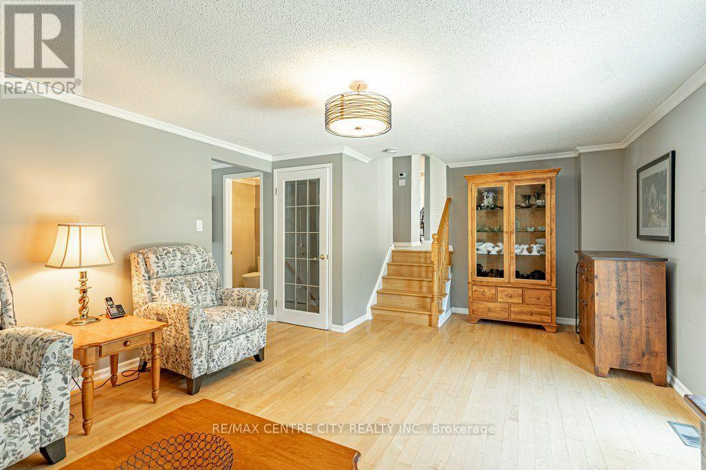 39 Bonnybank Court, Kitchener, Ontario  N2E 3B9 - Photo 8 - X13570340