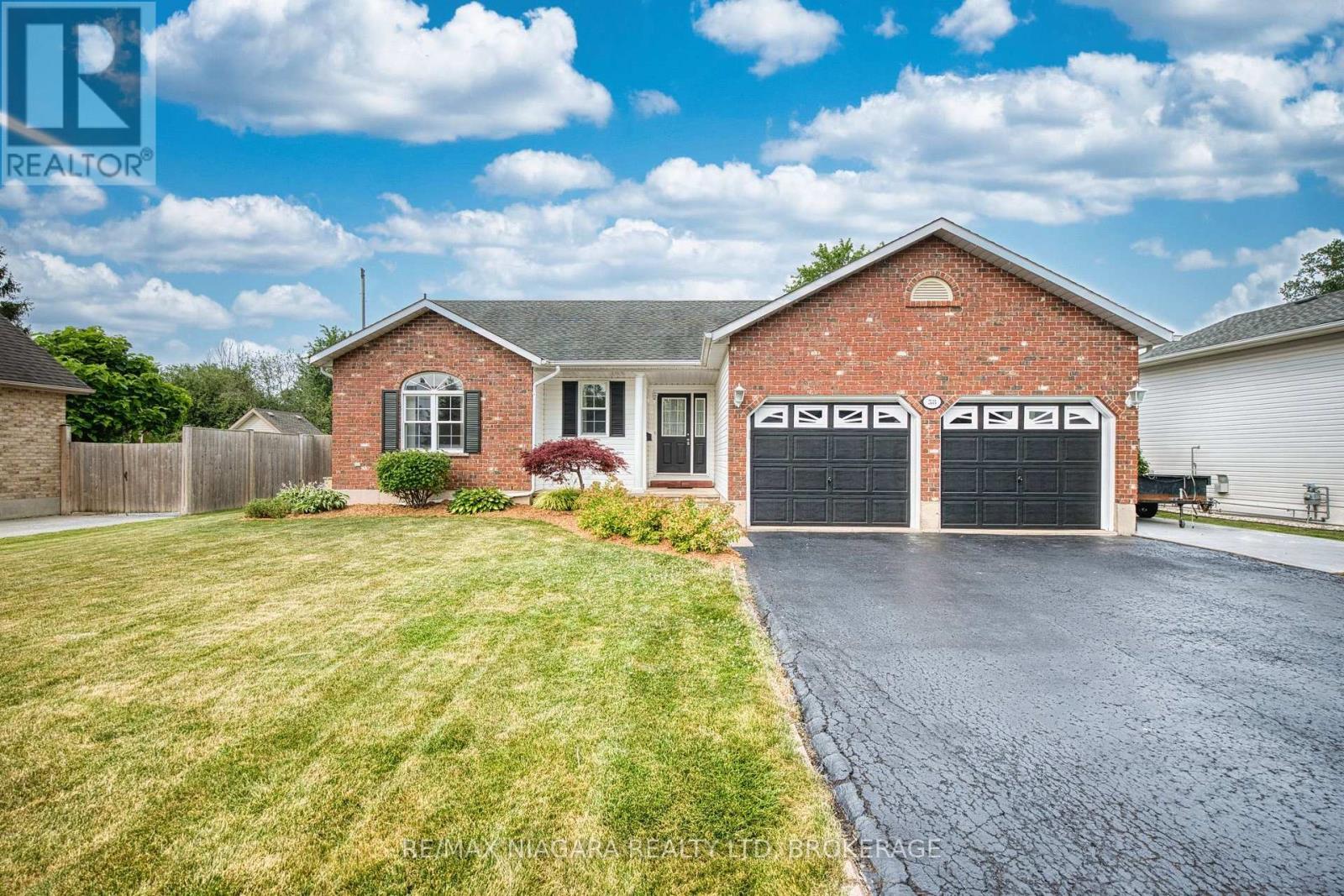 58 Adelaide Street, Fort Erie, Ontario  L2A 5K5 - Photo 2 - X13570398