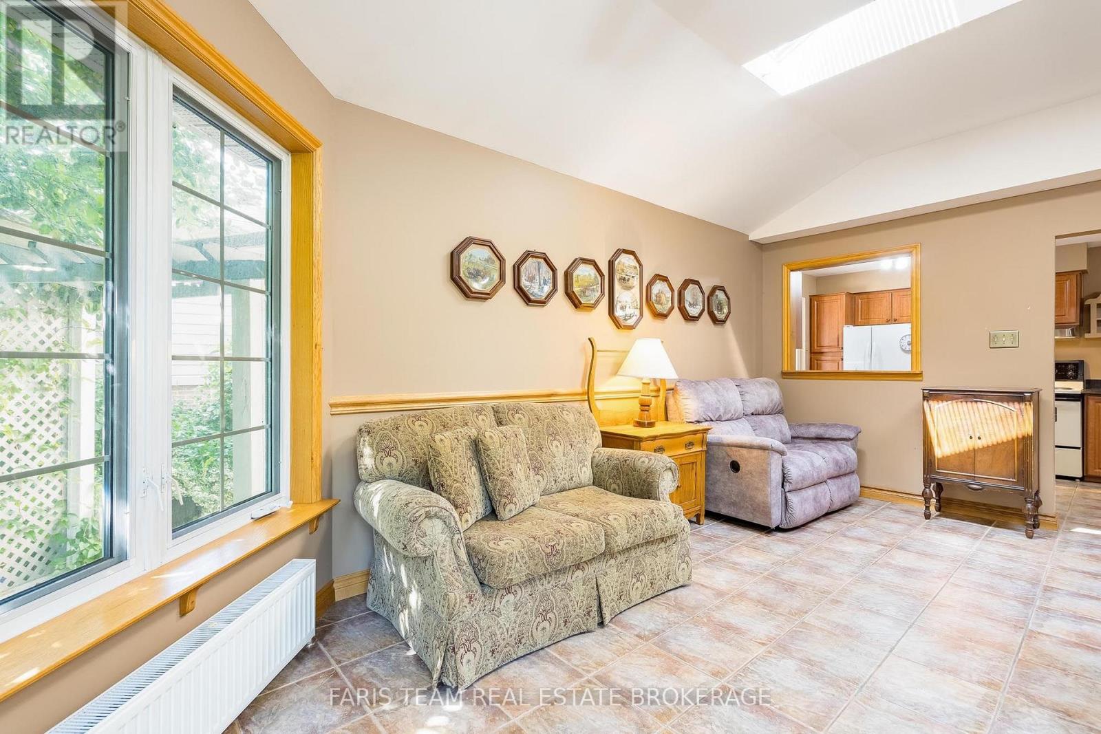 51 Davies Crescent, Barrie, Ontario L4M 2M4 - Photo 13 - S13570378
