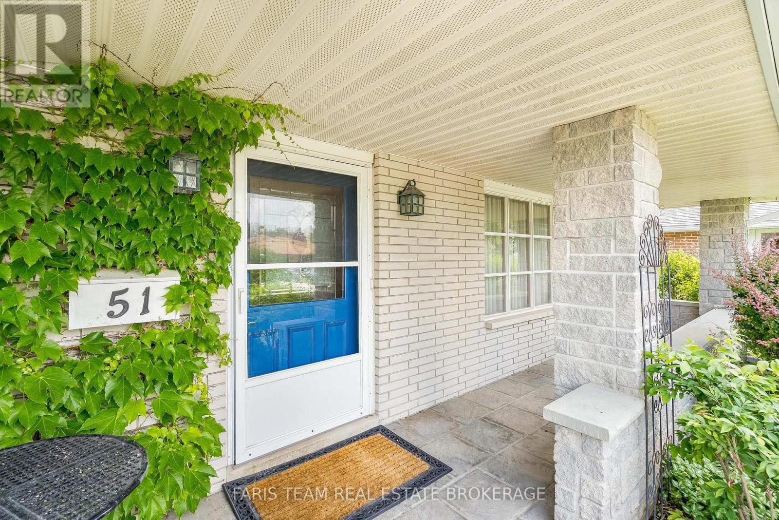 51 Davies Crescent, Barrie, Ontario L4M 2M4 - Photo 5 - S13570378