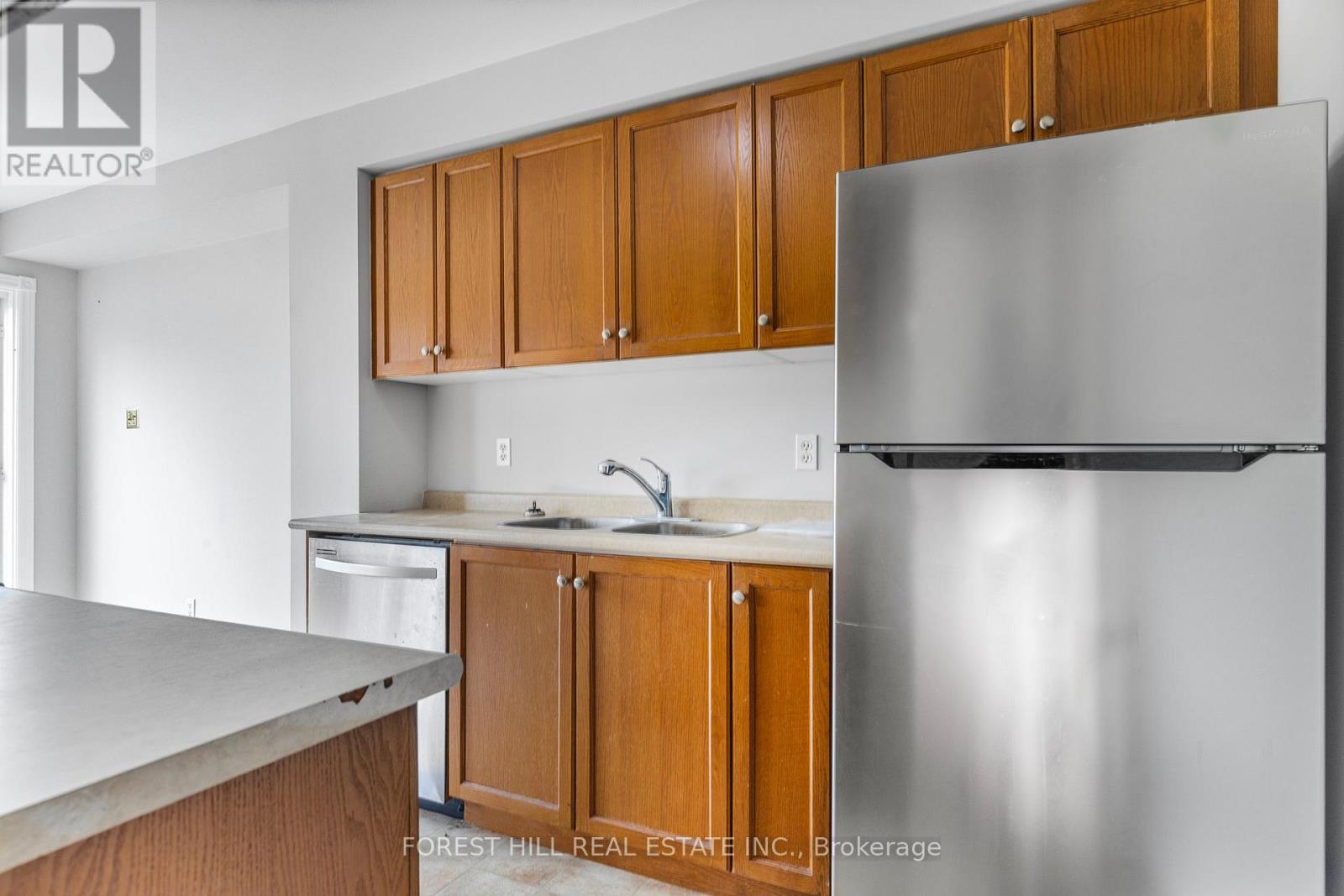 57 Michael Crescent, Barrie, Ontario L4M 6Z2 - Photo 6 - S13570382